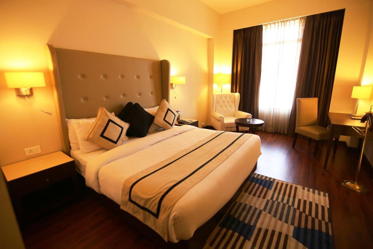 Hotel President Jalandhar Eksteriør bilde