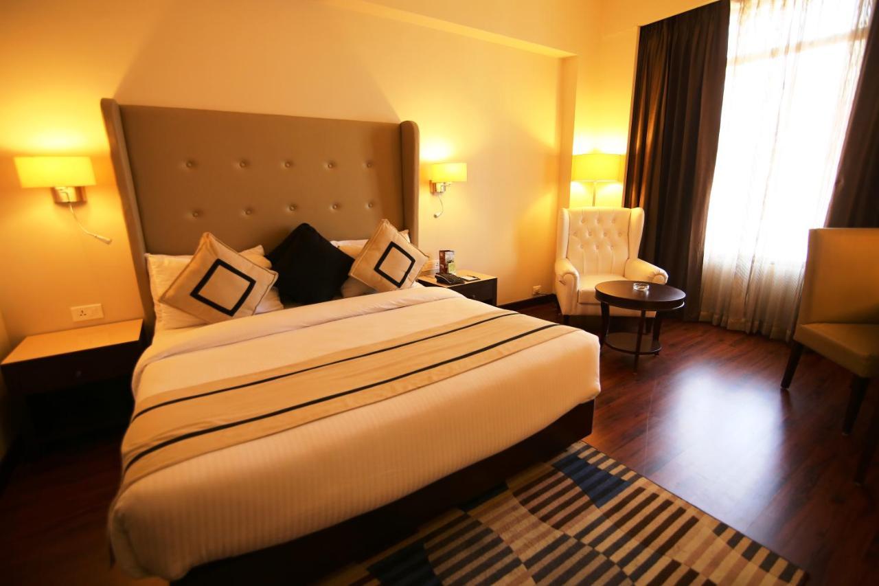 Hotel President Jalandhar Eksteriør bilde